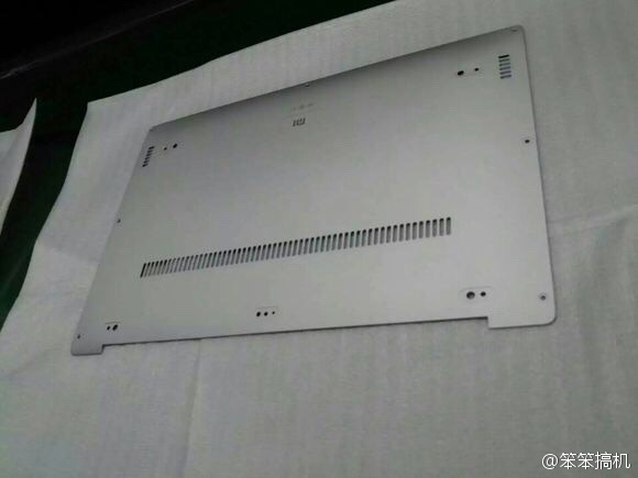 小米筆記本？看樣子面板是鋁模具